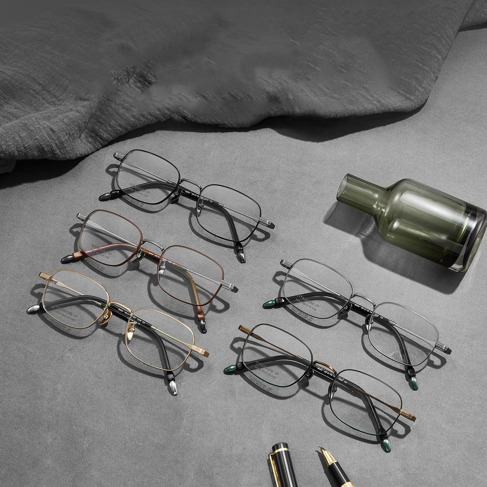 9004 Malapad na Rimmed Non-Slip Pure Titanium Salamin