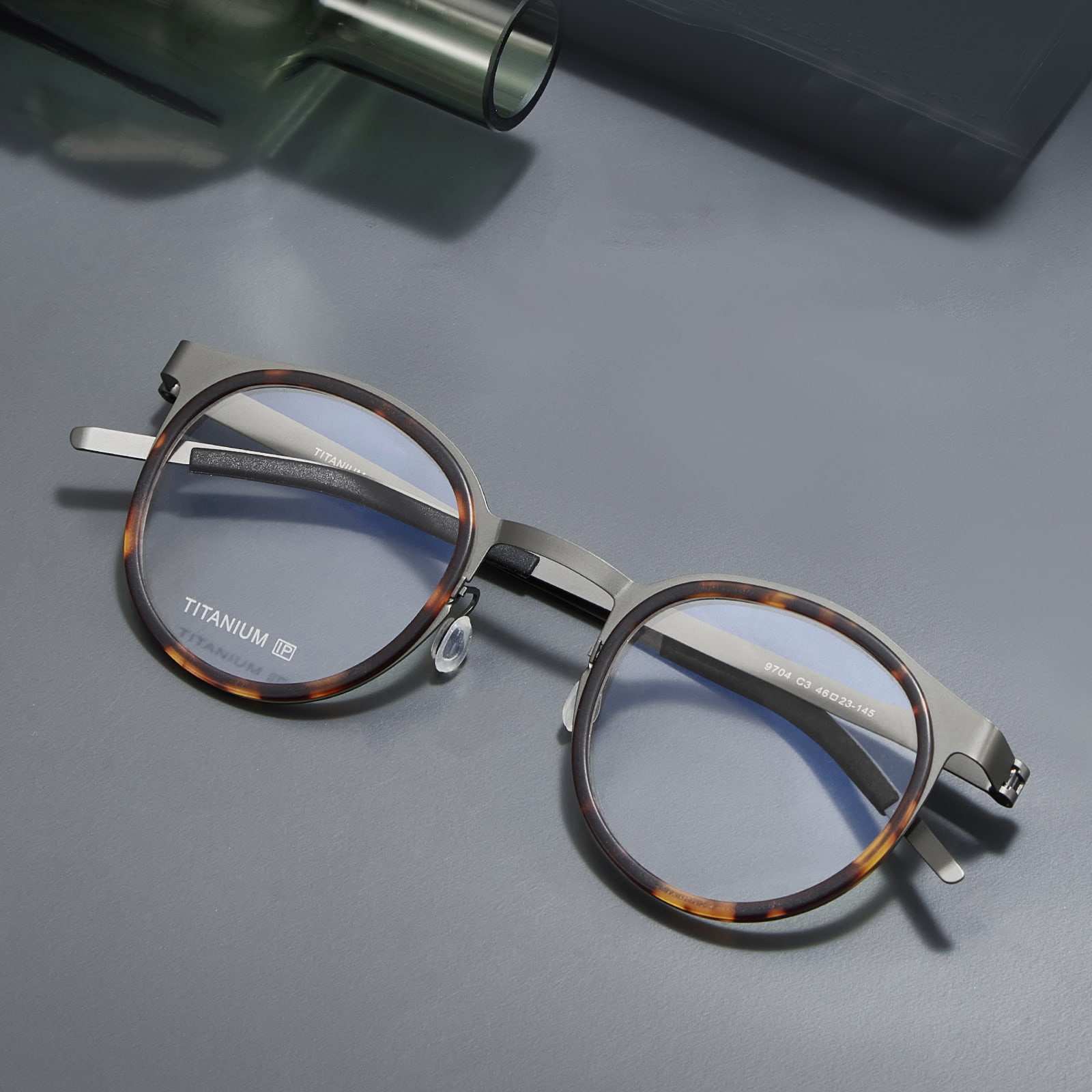9704 Hiwalay na Rim Walang Screwless Pure Titanium Salamin