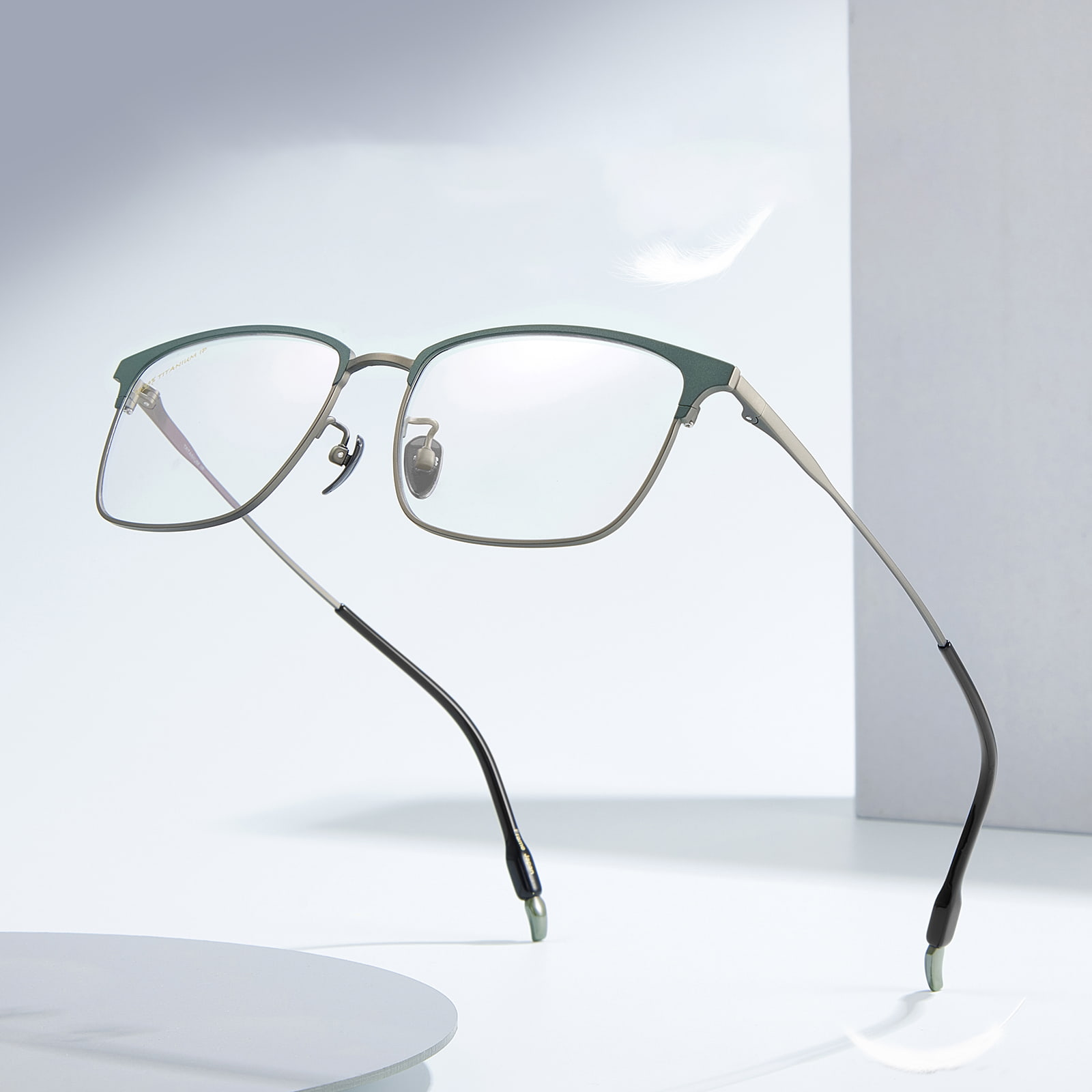 9727 Two-Tone Ultra-Thin Eyebrow-Shaped Frame Pure Titanium Glasses