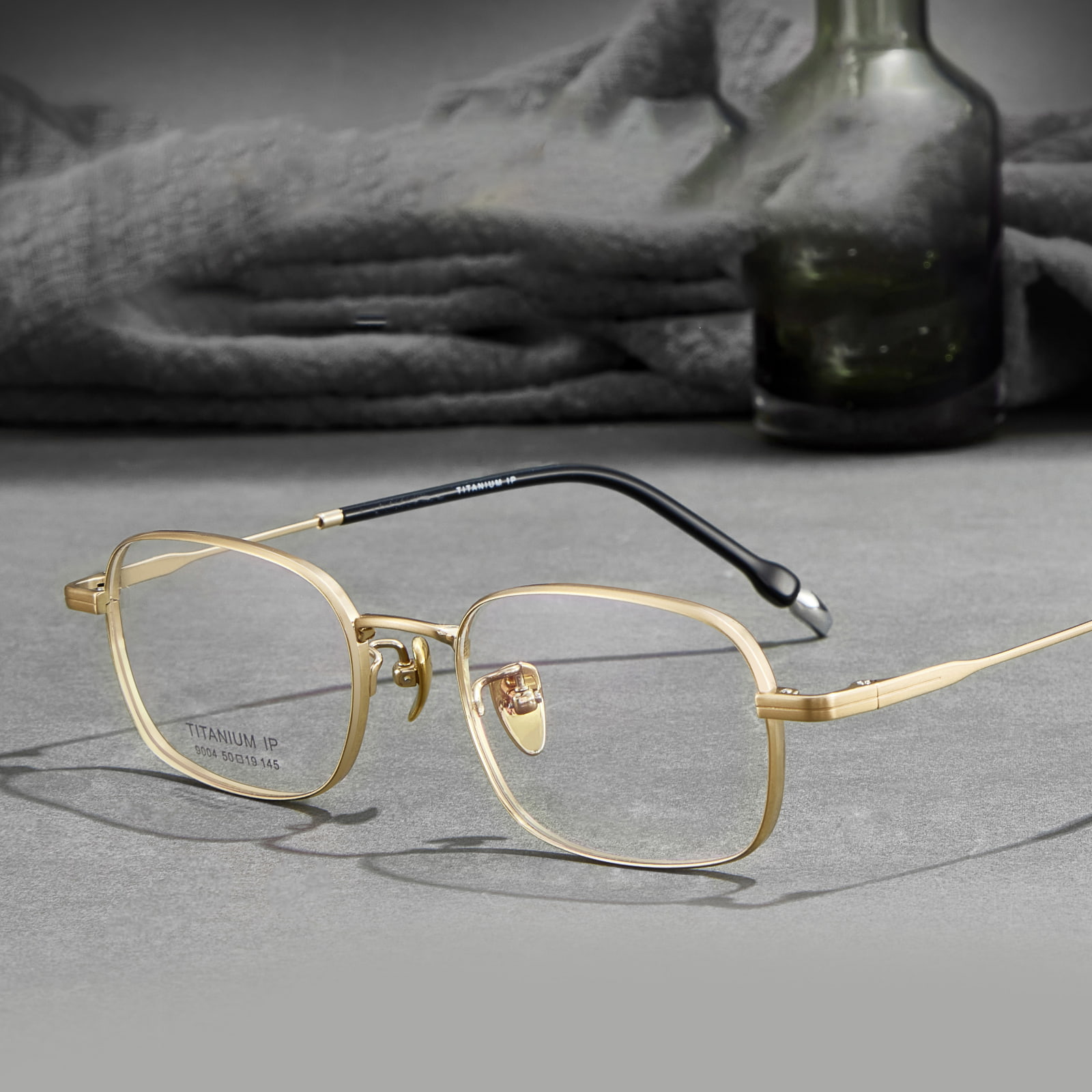 9004 Malapad na Rimmed Non-Slip Pure Titanium Salamin