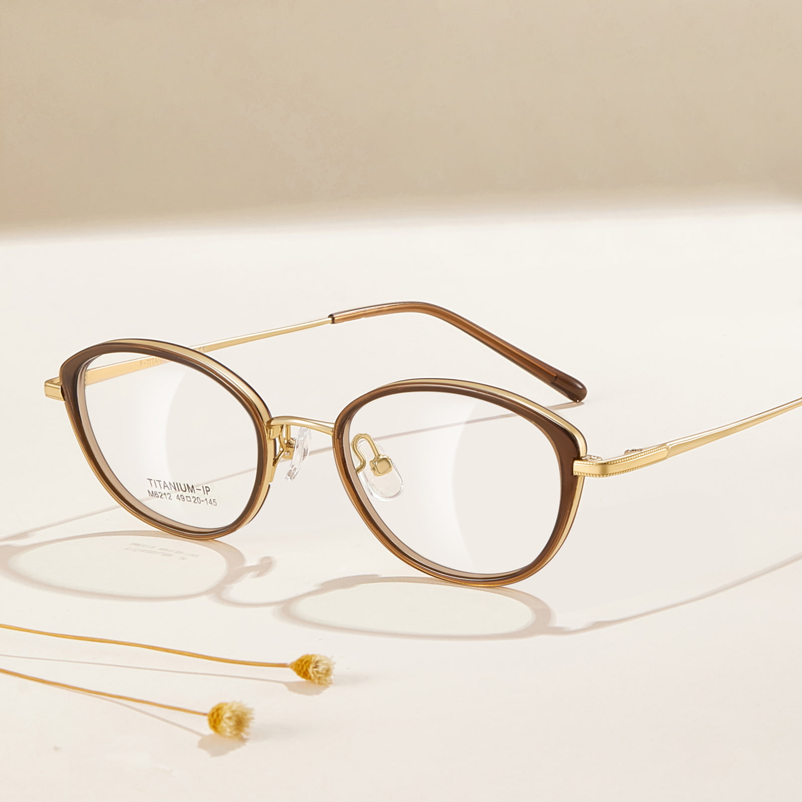 M6212 Malapad na Rimmed Soft Curve β Titanium Salamin
