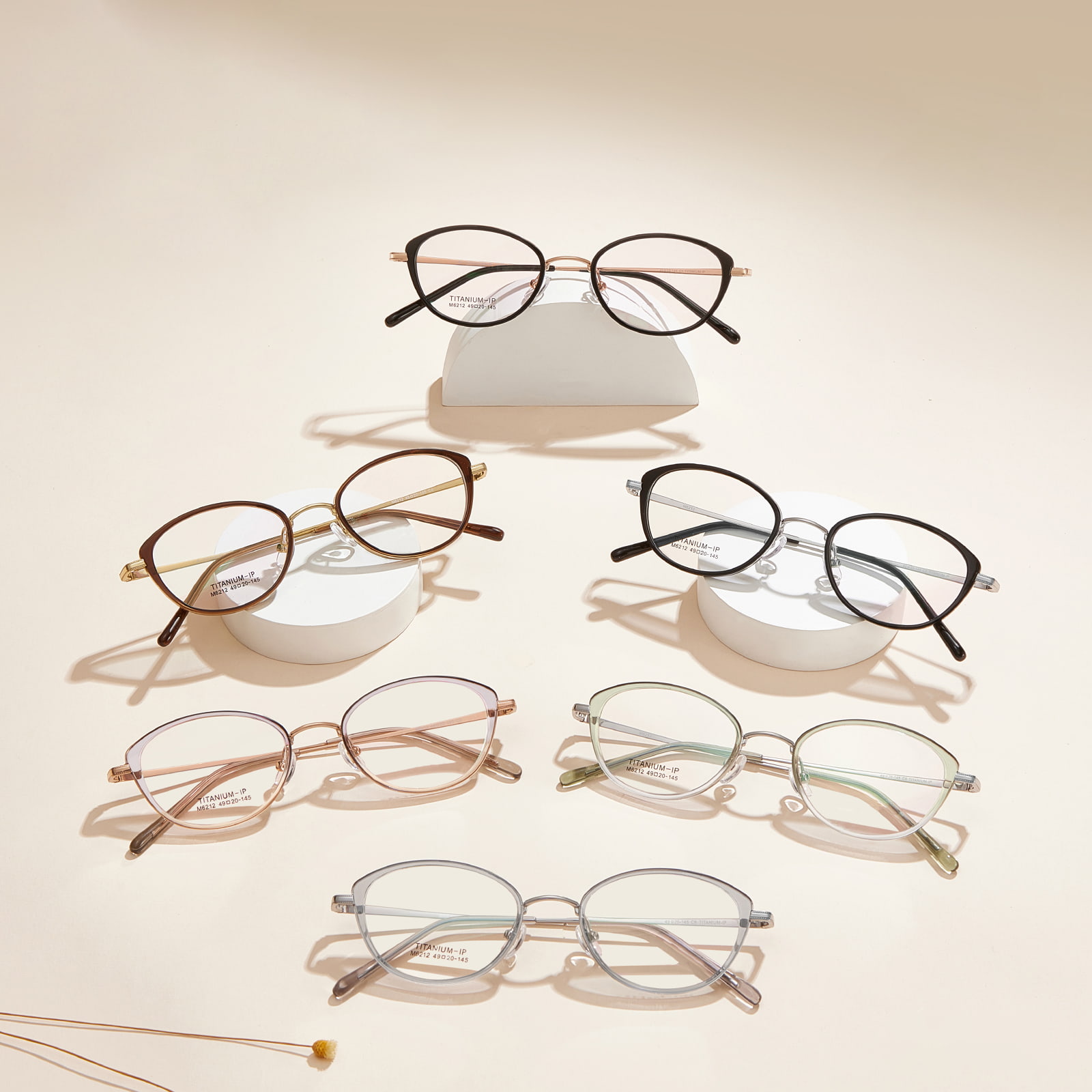 M6212 Malapad na Rimmed Soft Curve β Titanium Salamin